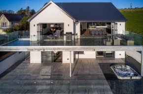 Sunrise - 5 Bedroom Luxurious Holiday Home - Pendine